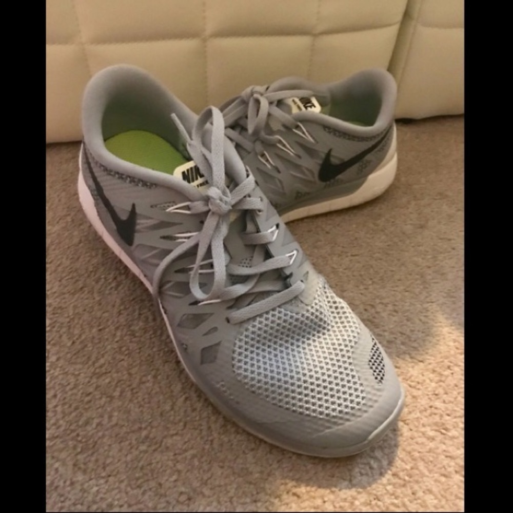 NIKE Free Runs 5.0 MENS US size 9.5